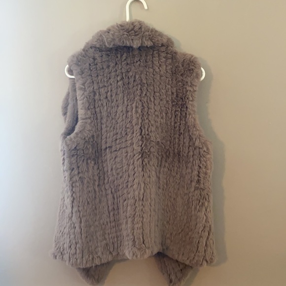 Faux fur vest - Picture 2 of 2